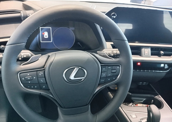 Lexus UX cena 253000 przebieg: 1, rok produkcji 2023 z Wołomin małe 137